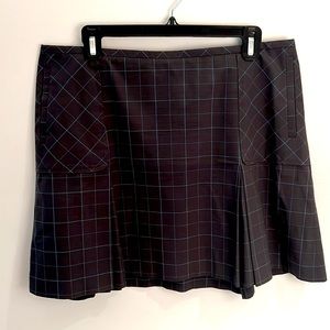Club Monaco size 10 check skirt with pockets and pleats